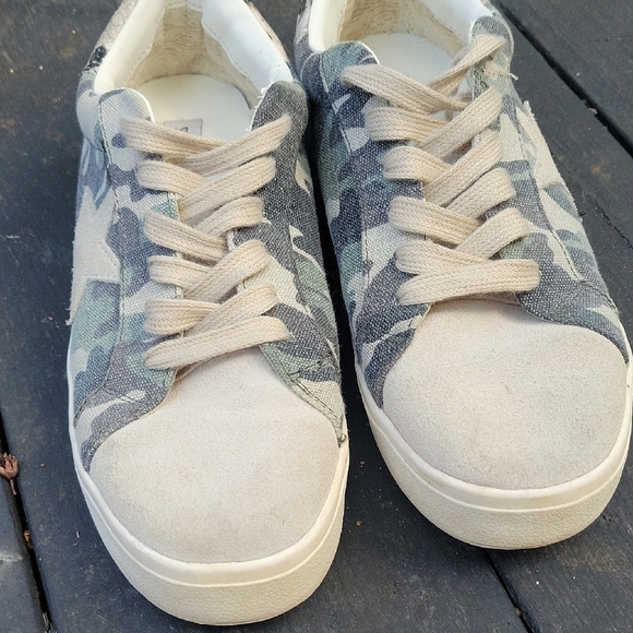 Steve Madden Camouflage Sneakers With Snakeskin Heel And Star Design Size 8 - Picture 4 of 6